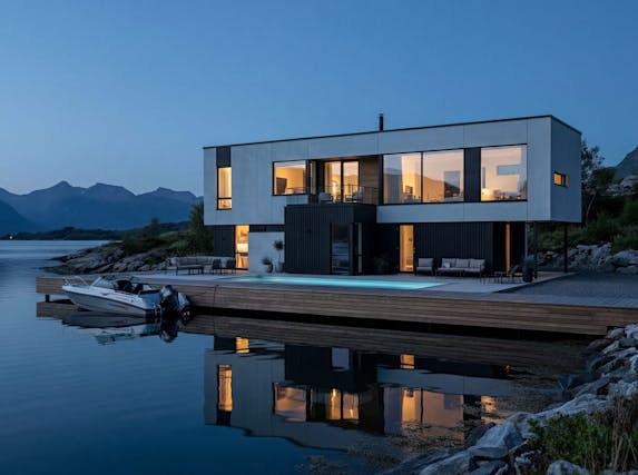 Elegant funkisbolig med store vindusflater, 3 soverom og ekstra stue.