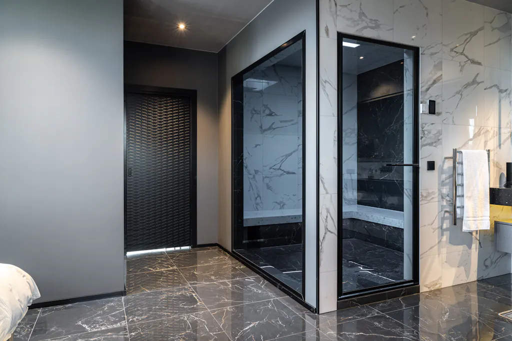 Moderne bolig i Hafrsfjord med Steemdusj